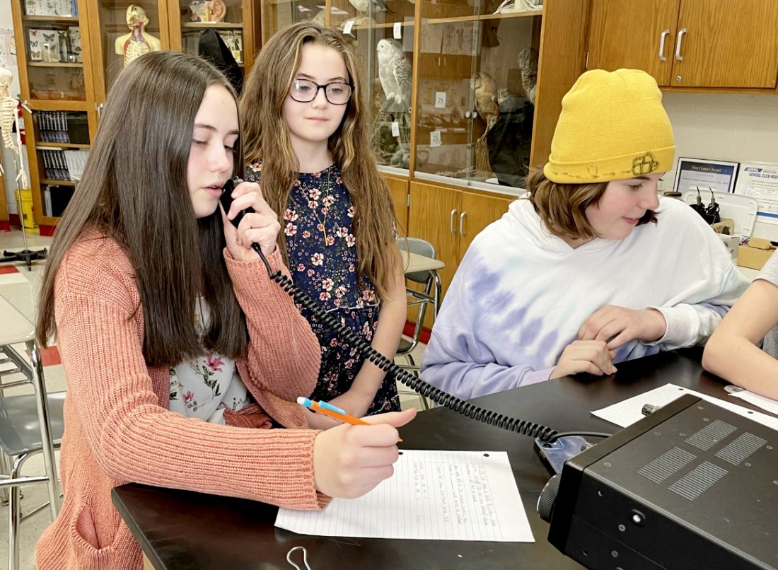 Columbiana students take to ham radio